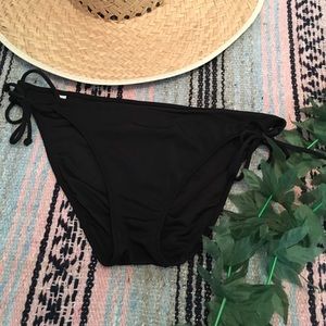 The Bow Bikini Bottom in Black